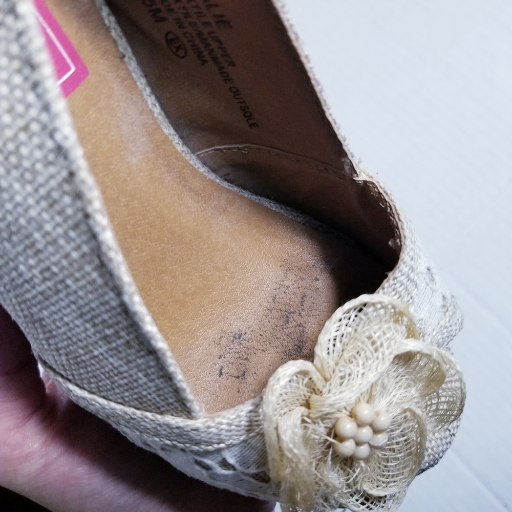 POP KALIE WEDGE SANDALS WITH SLINGBACKS AND FLOWER ON FRONT SIZE 6.5 - Picture 7 of 16